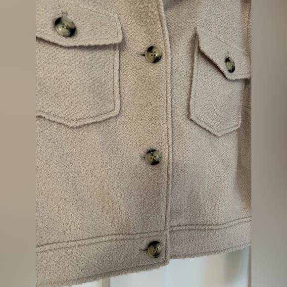 H&M Beige Cropped Shirt Jacket Shacket - Picture 3 of 8